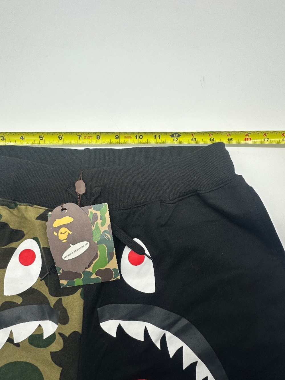 A Bathing Ape Camo Front Shark Sweat‎ Shorts - XXL - Picture 2 of 5